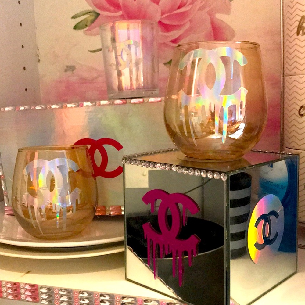 😍Iridescent Chanel Candle Holders 😍😍😍
